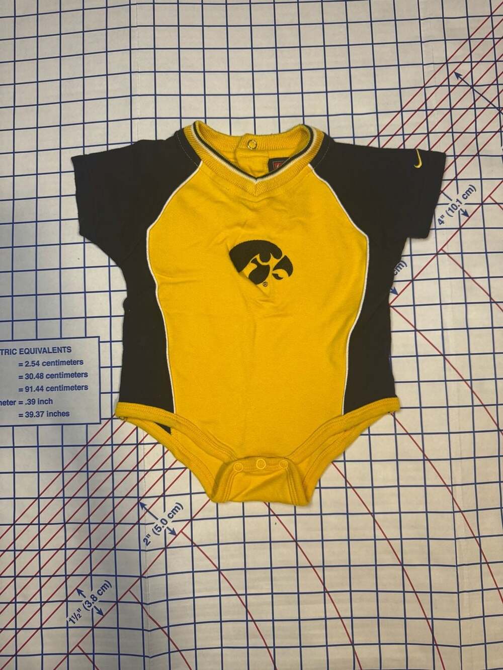 Nike Team Iowa Hawkeyes Infant Jersey Bodysuit Creeper 12M Yellow Black